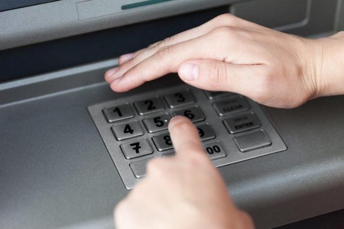 7 conseils sur la façon de protéger votre carte bancaire contre les fraudeurs