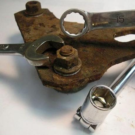 Pour lutter contre l'appareil de problème est adapté non seulement un outil. | Photo: popularmechanics.com.