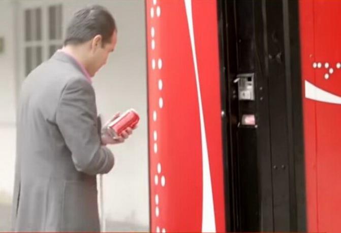Braille sur la banque Coca-Cola pour les malvoyants.