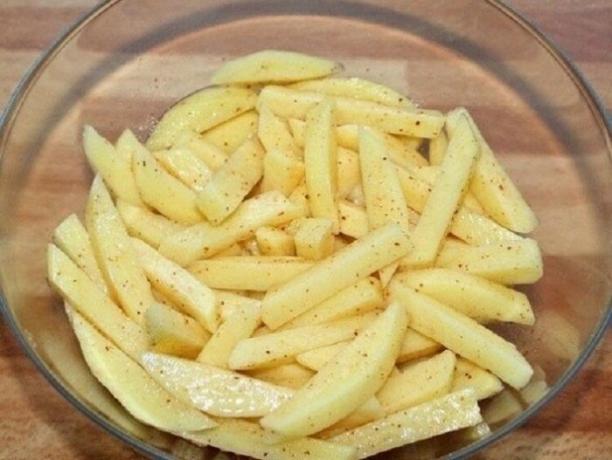 Frites sans gouttelettes de graisse qui peuvent être préparés en toute sécurité pour les enfants au moins tous les jours