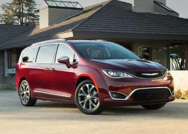 mini-fourgonnette américaine Chrysler Pacifica a reçu plusieurs titres de « Meilleur Minivan », selon les différentes organisations. | Photo: forestlakechrysler.com.