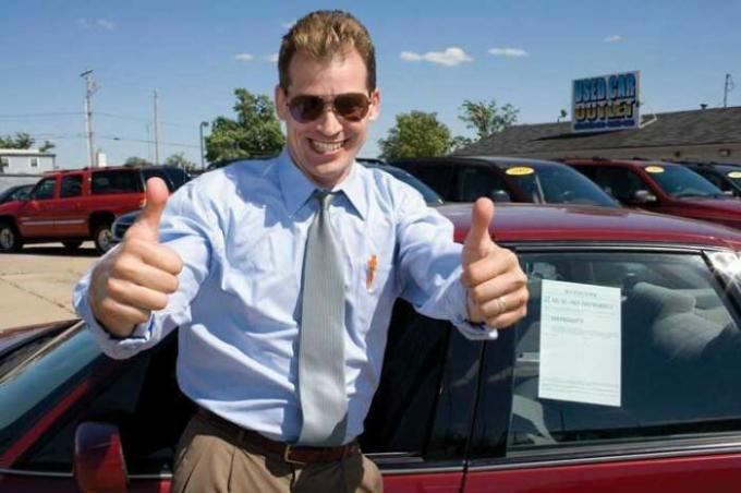 vendeur de voitures est en mesure de « vtyuhat » toute prime à la casse. | Photo: elementsofrest.com.