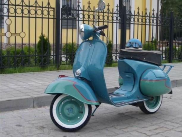 Le premier scooter soviétique.