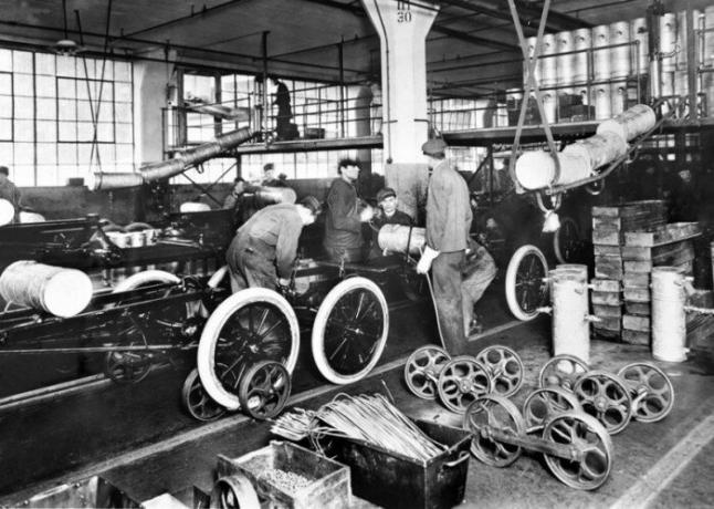 Pourquoi est-ce Henry Ford disposés à peindre les coins avec de la peinture blanche dans ses usines