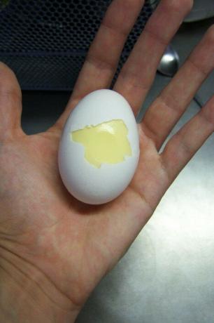 Comment préparer un « œufs d'or » ou des œufs brouillés dans la coquille