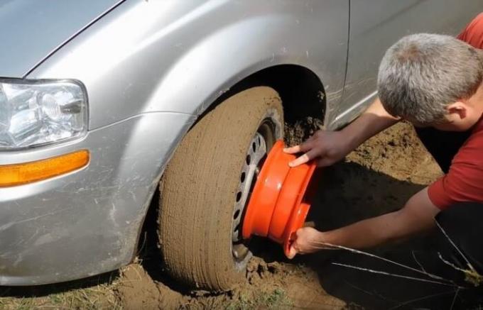 Comment faire une chose qui peut tirer la voiture de tout marais