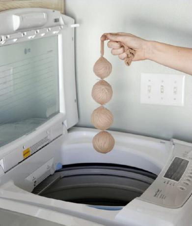 Guirlande de boules qu'il est temps d'envoyer dans la machine à laver.