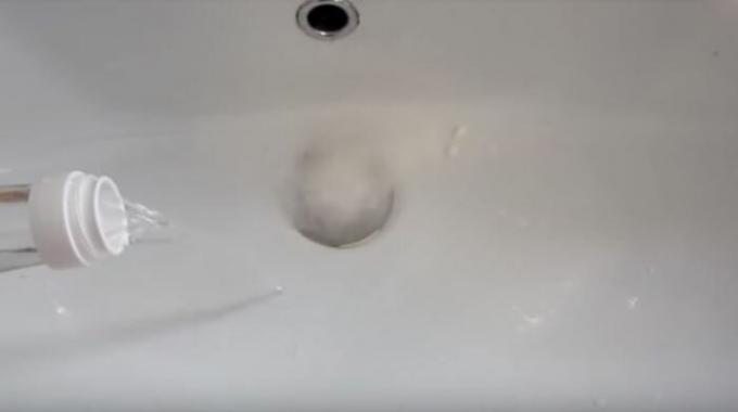 Comment nettoyer rapidement l'évier quand l'eau a cessé de descendre le drain