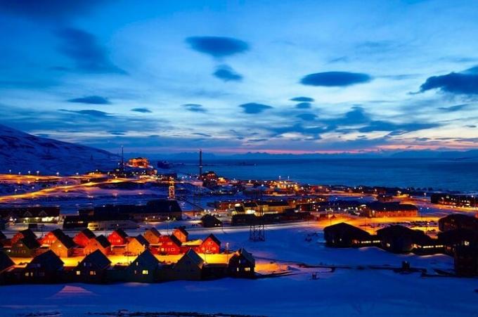 Longyearbyen - la ville la plus septentrionale du monde (Norvège).