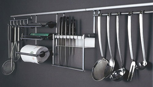 Tous les ustensiles de cuisine peuvent être placés sur le rail.