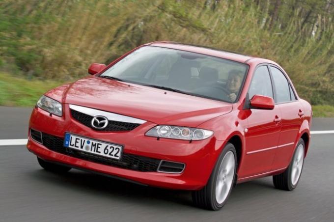 berline taille moyenne Mazda 6 de la première génération. | Photo: auto-data.net.