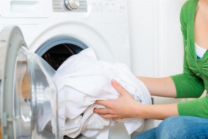 Comment faire un agent de blanchiment sans danger pour la lessive et des vêtements