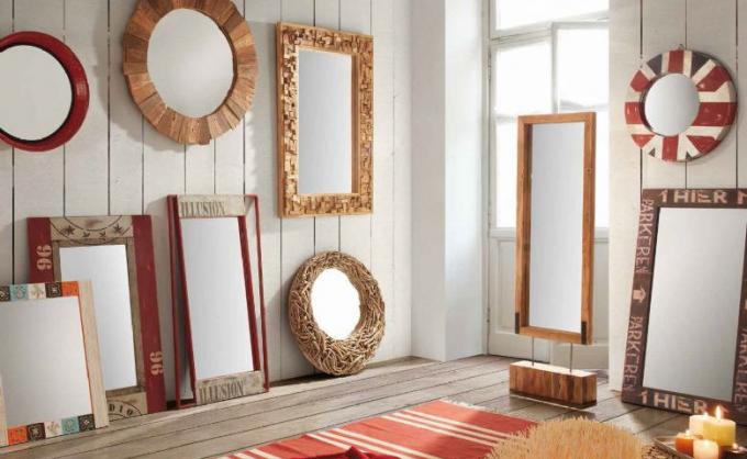 Sur la photo: miroir en bois Banang