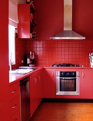 couleur rouge à l'intérieur de la cuisine