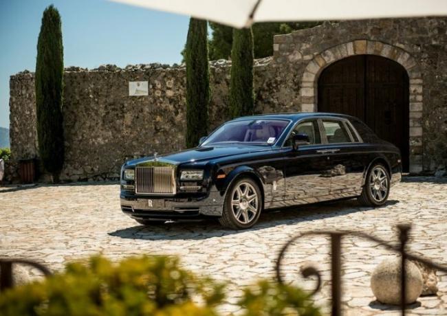 Bon vieux Rolls-Royce Phantom aussi tout bon. 