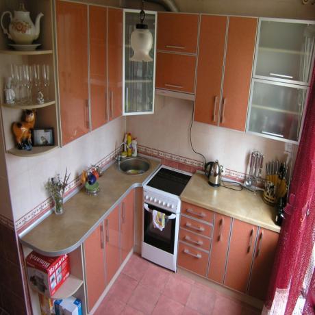 Comment équiper une petite cuisine (45 photos) de 5 m2 de vos propres mains: instructions vidéo pour aménager une petite cuisine, photo et prix