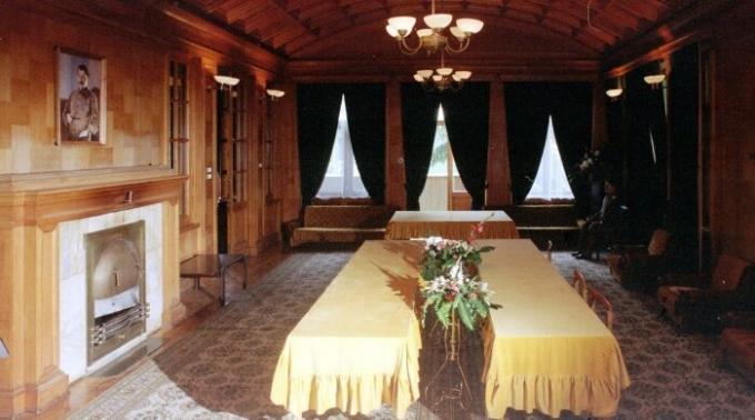 Petite salle à manger à la datcha de « Novaya Matsesta » (le territoire du sanatorium « Green Grove », Sotchi) de Staline. | Photo: gazeta.ru.