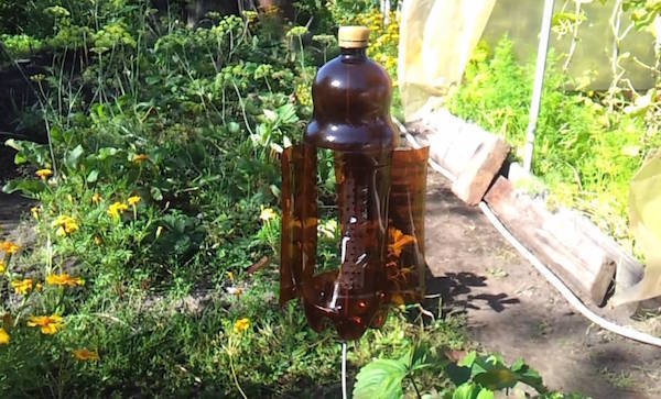 Utilisation utile de bouteilles en plastique dans le jardin (Part 2)