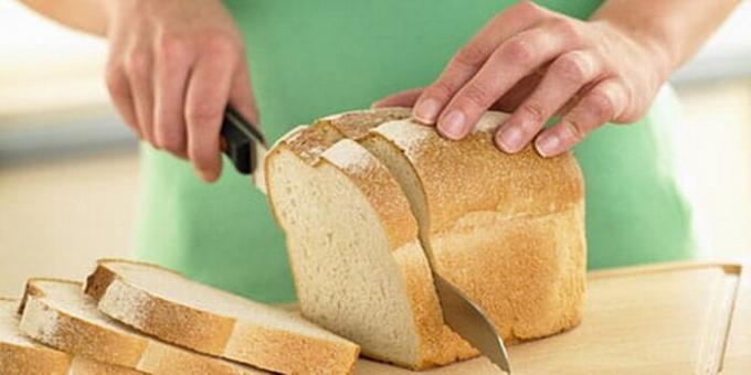 Comment couper du pain frais, donc il ne crumble.