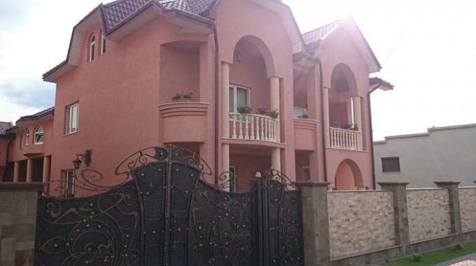 Le plus riche village en Ukraine, où il n'y a pas de bâtiment d'un étage.