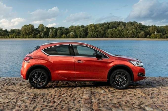Sport crossover compact DS4 Crossback. | Photo: carexpert.ru.