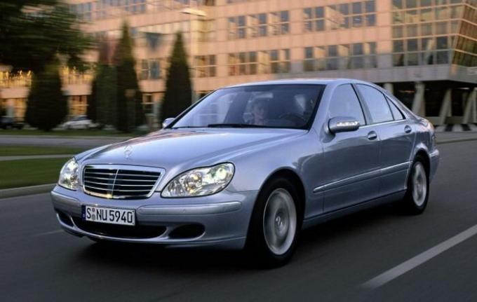 Mercedes-Benz S-Class 1998-2005 est plus fiable que ses concurrents. | Photo: avtorinok.ru.