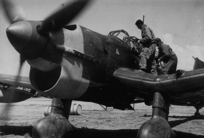 « Stuck » dans le ciel, pourquoi Junkers Ju 87 n'est pas un train d'atterrissage rétractable pendant le vol et le terrible grondement avant la décharge à la bombe