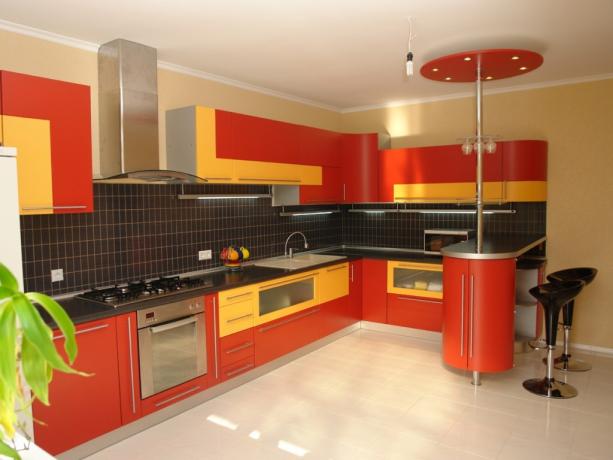 Cuisines rouges à l'intérieur (42 photos): instructions vidéo pour décorer la cuisine de vos propres mains, photo et prix