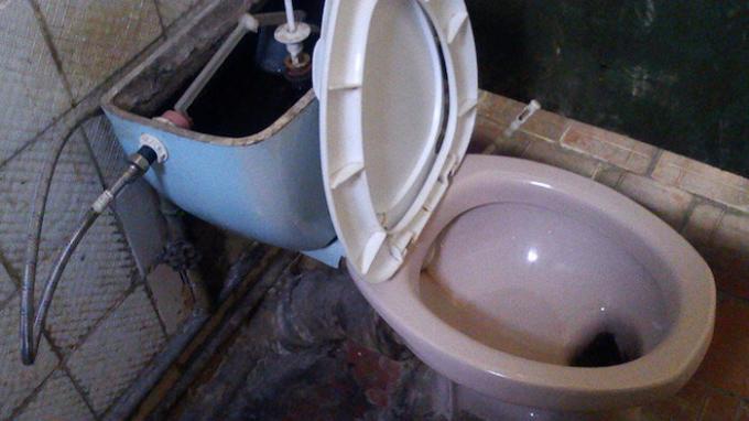 toilettes soviétiques: insensée et impitoyable?
