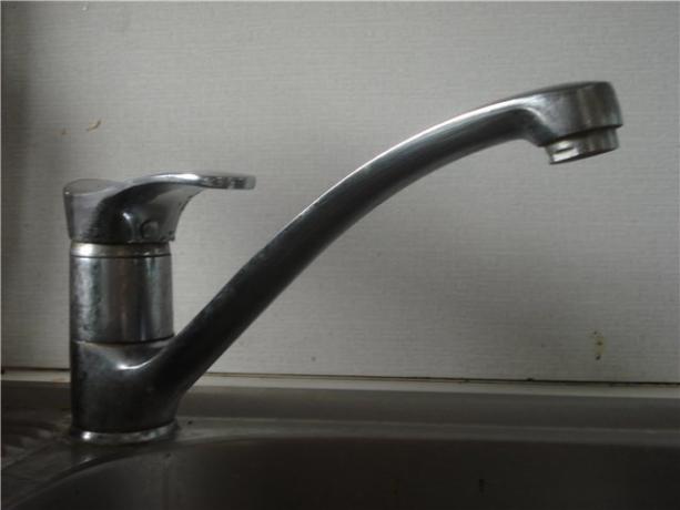Comment changer un robinet dans la cuisine de vos propres mains: instructions vidéo pour remplacer un robinet de cuisine sous une pierre, photo et prix