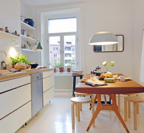 Le décor scandinave est une bonne solution pour une petite cuisine
