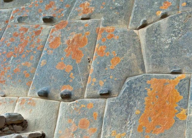 Le secret de l'ancienne pierre de maçonnerie polygonale? Non loin de chercher, la réponse devant vos yeux!