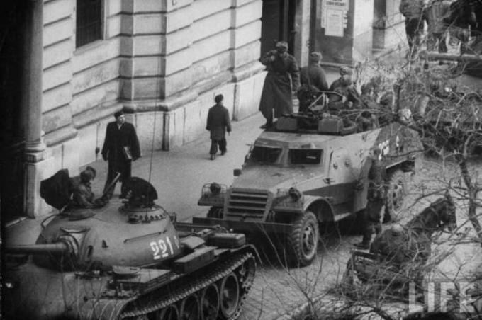 La suppression de l'insurrection hongroise dans le compte du KGB.