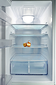 Avant de laver le réfrigérateur, vous devez en retirer toute la nourriture.