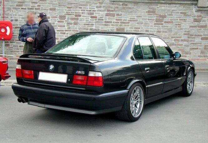 BMW 5 - une version avancée de l'habituel « cinq ». | Photo: a2goos.com.