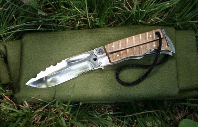 Couteau de survie « loup-garou »: balisong dur russe