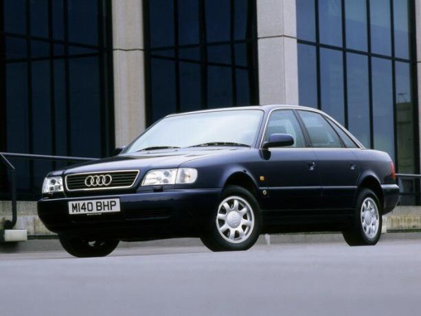 Audi A6 ne peut pas se vanter de charisme que les Mercedes-Benz W124 et BMW E34, mais il est une autre voiture allemande fiable des années 90. | Photo: autoevolution.com.