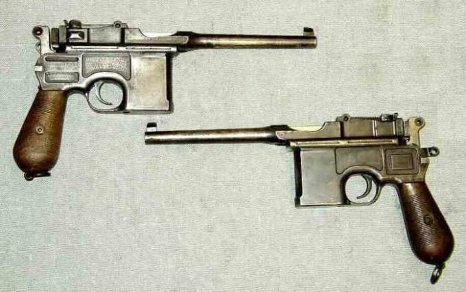 Mauser C96: arme favorite des officiers et des révolutionnaires