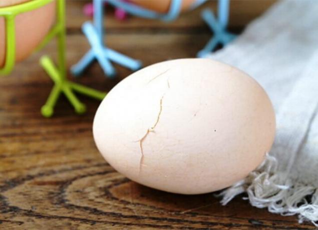 Comment faire cuire un œuf craqué.