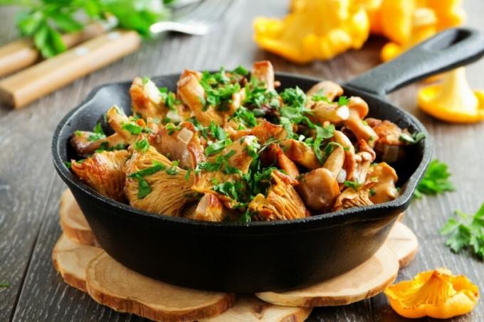 Chanterelles sautées mise en conserve pour l'hiver