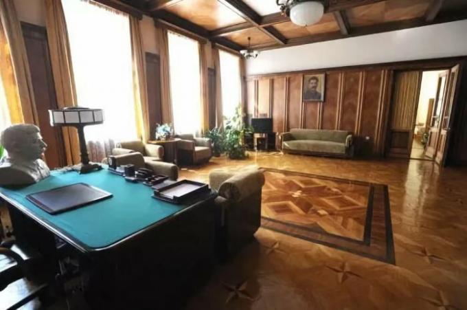 L'intérieur de l'armoire dans la « longue » résidence d'été, situé dans le parc nommé « Semenov-Joy » comte Orlov. | Photo: diletant.media.