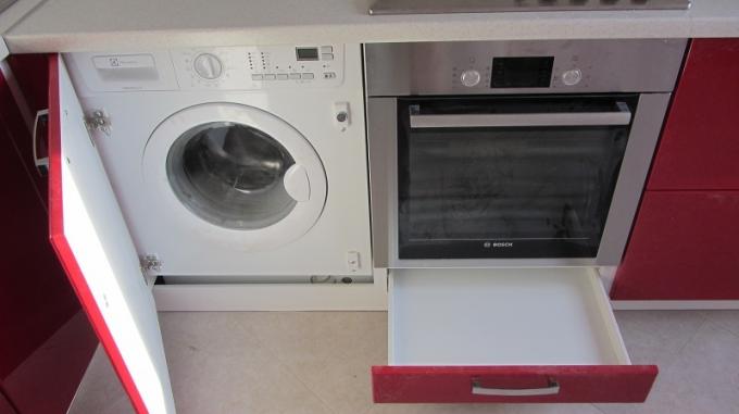 Machine à laver intégrée dans la cuisine, comment intégrer une machine à laver dans un ensemble de cuisine: instructions, tutoriels photo et vidéo, prix