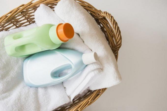 Comment faire un agent de blanchiment sans danger pour la lessive et des vêtements
