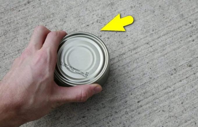 Comment ouvrir une boîte de conserve, si la main est rien. 