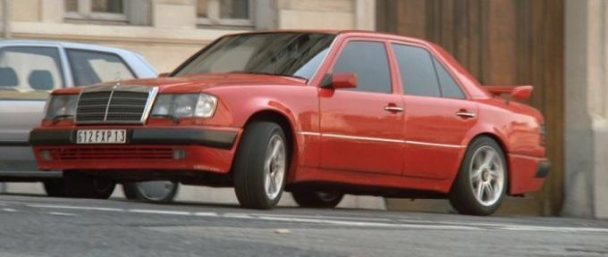 Mercedes-Benz E 500 1992 a joué dans le film "Taxi". | Photo: imcdb.org.