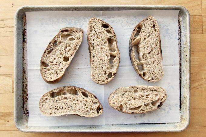 Comment garder la fraîcheur du pain, même après un mois: un truc qui est utile à tous