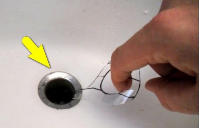 Comment effacer le blocage dans la salle de bain et toilettes bouteille en plastique ordinaire