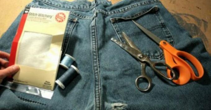 Comment fixer les jeans s'ils ont été portés au mauvais endroit