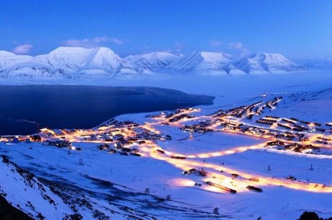 La ville Longyearbyen (Norvège) de l'Arctique.