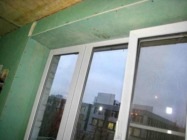 Pourquoi les maîtres expérimentés recommandent d'utiliser les pentes des fenêtres cloisons sèches, pas en plastique